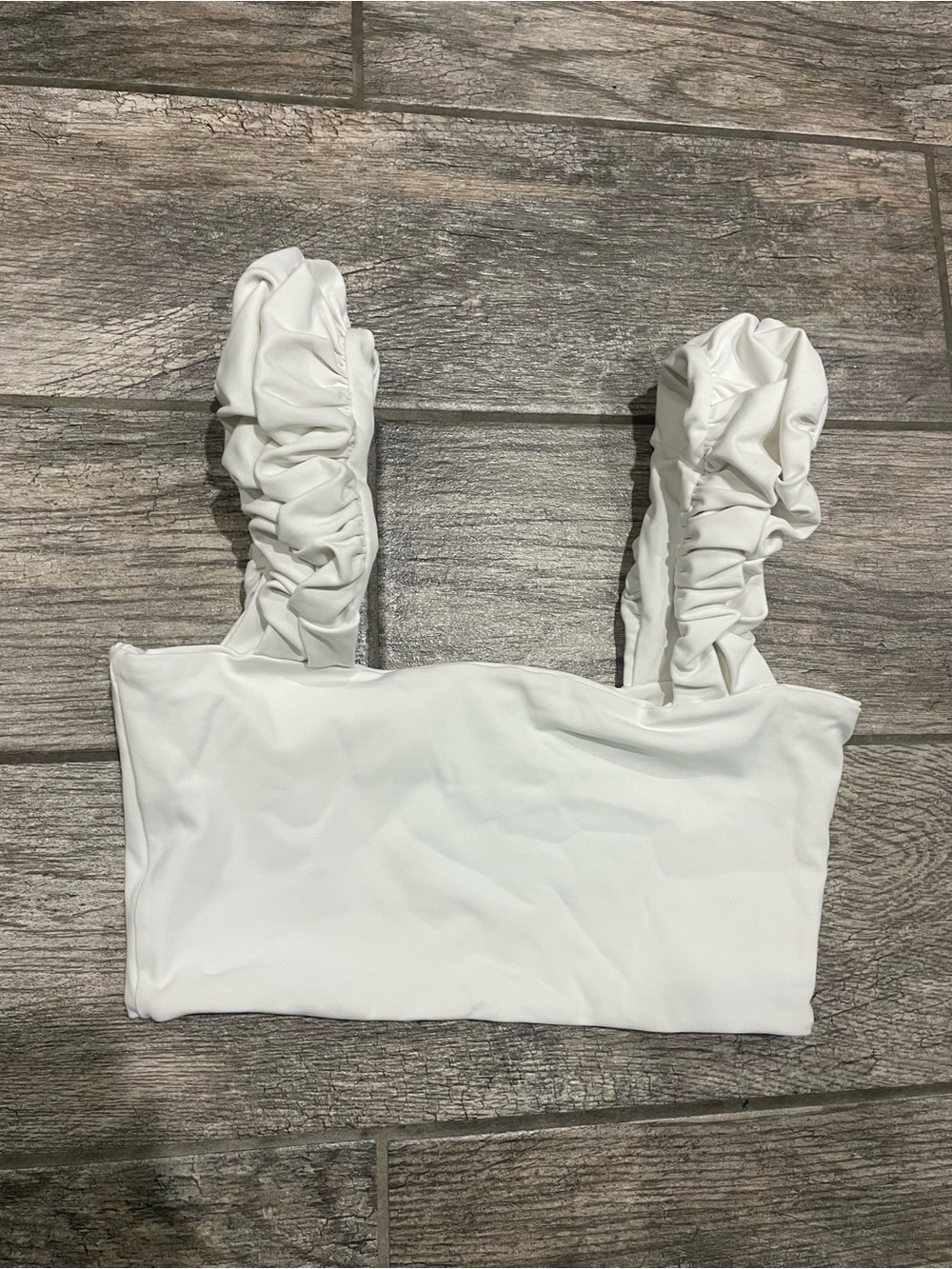 Ruffled Strap White Sports Bra Top port de bras